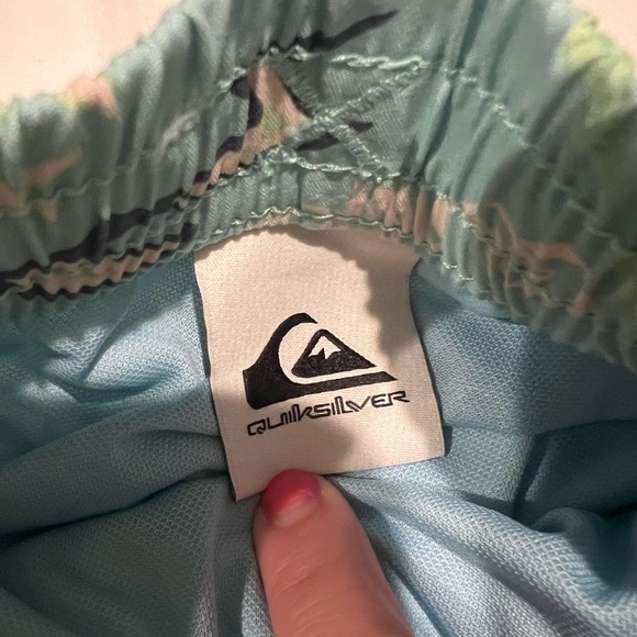 NWT Quiksilver Boys Next Gen Volley Shorts in Green in size 5 - Picture 4 of 5